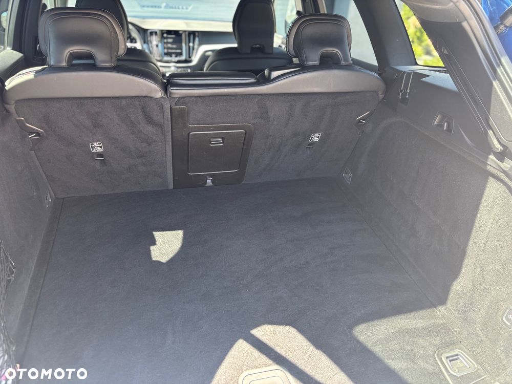 Volvo XC 60 B5 D AWD R-Design - 5