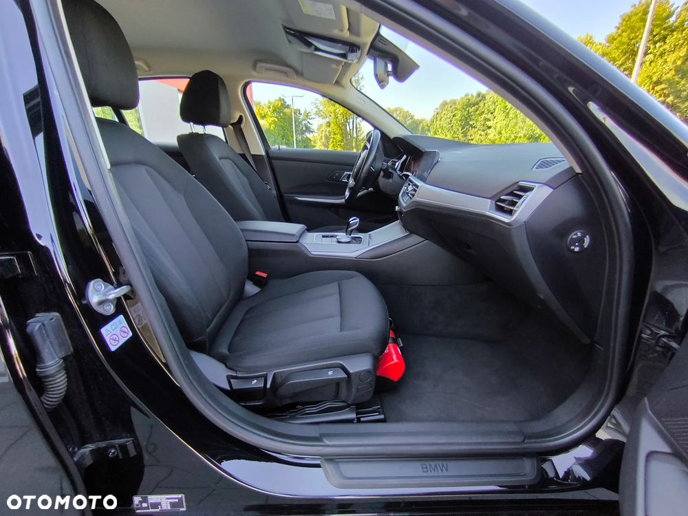 BMW Seria 3 320e - 17