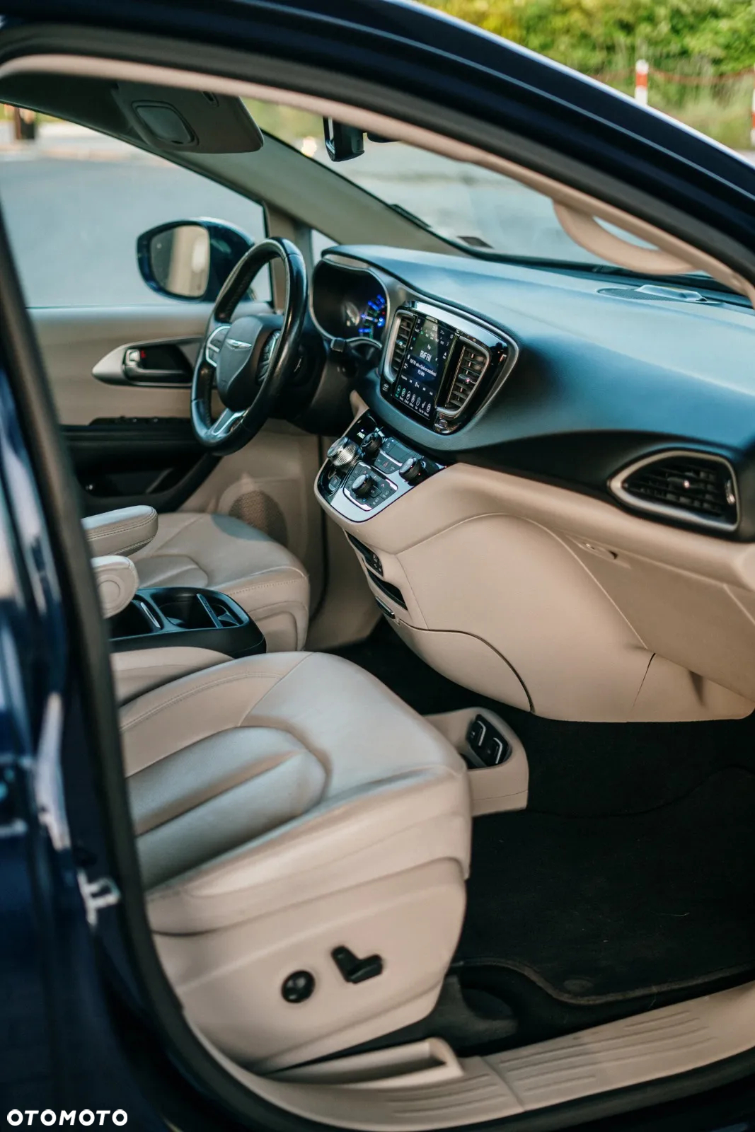 Chrysler Pacifica - 17