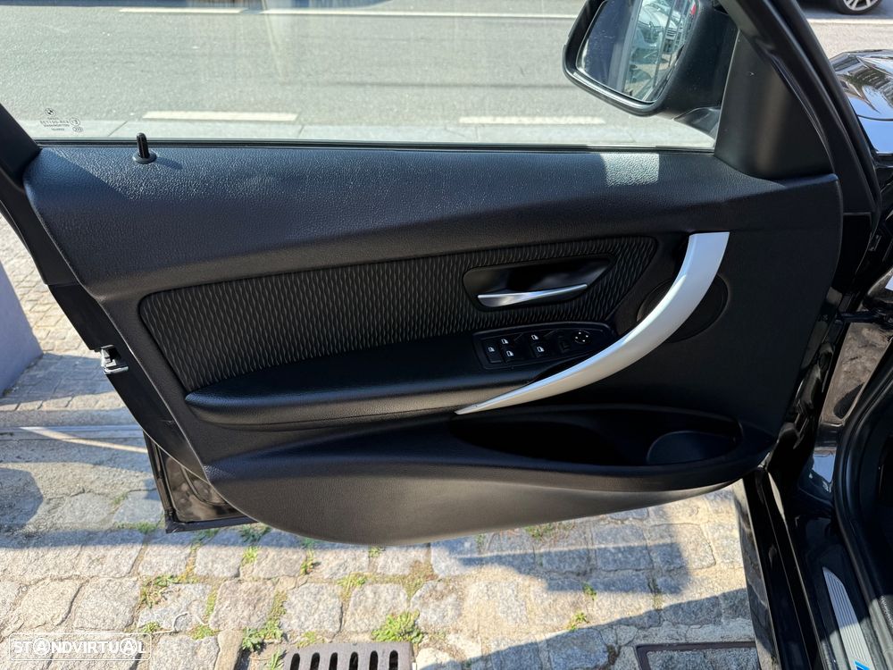 BMW 320 d DPF Touring Aut. Edition Sport - 17