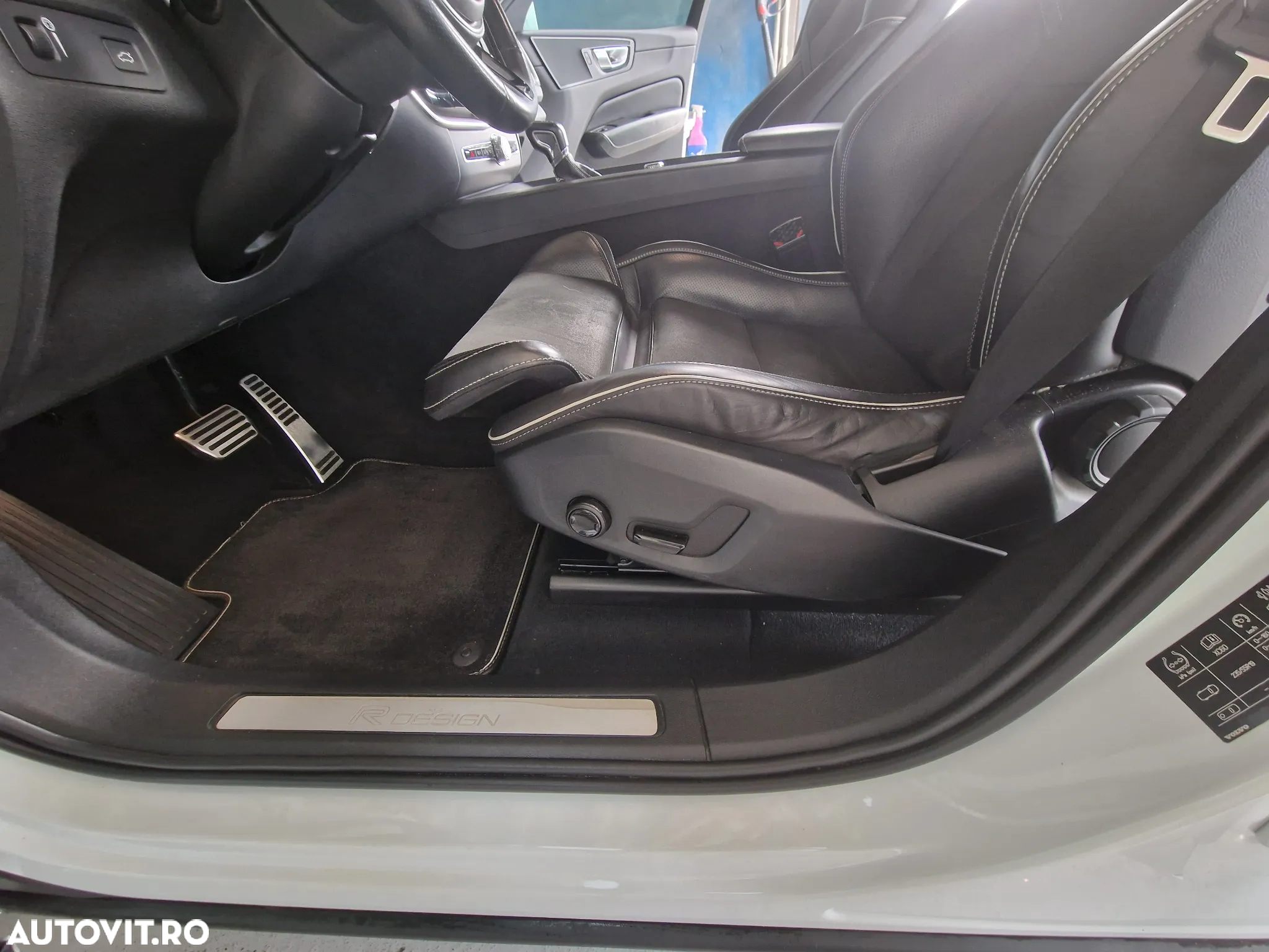 Volvo XC 60 D4 AWD R-Design - 14