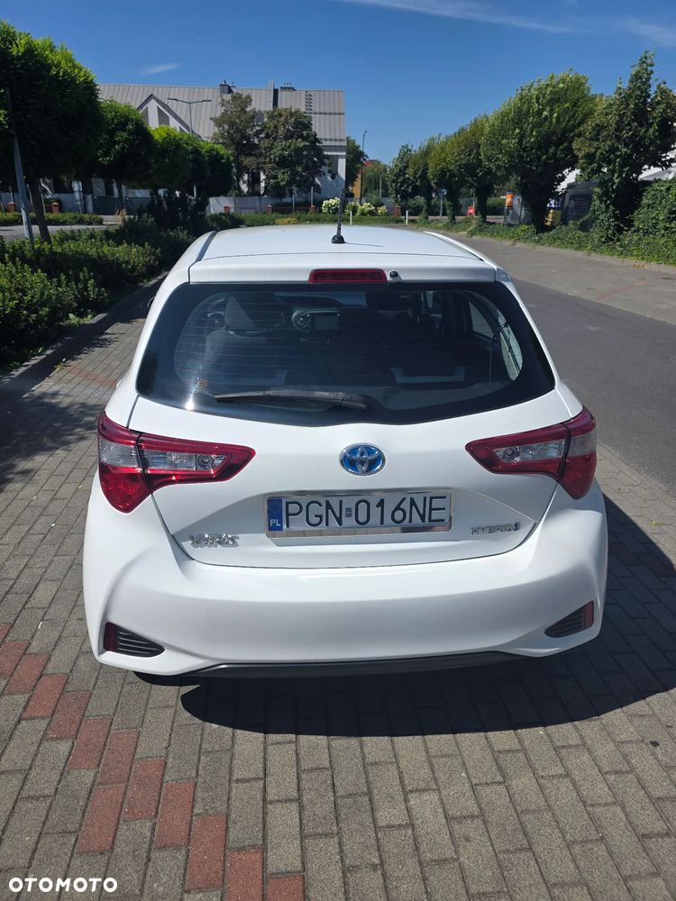 Toyota Yaris Hybrid 100 Selection Platinum - 2