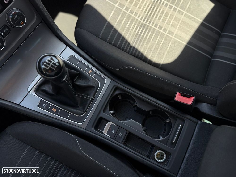 VW Golf 2.0 TDI Highline - 39