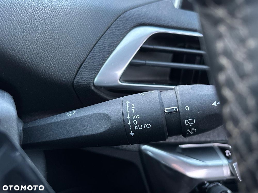 Peugeot 3008 1.2 PureTech Allure S&S - 33