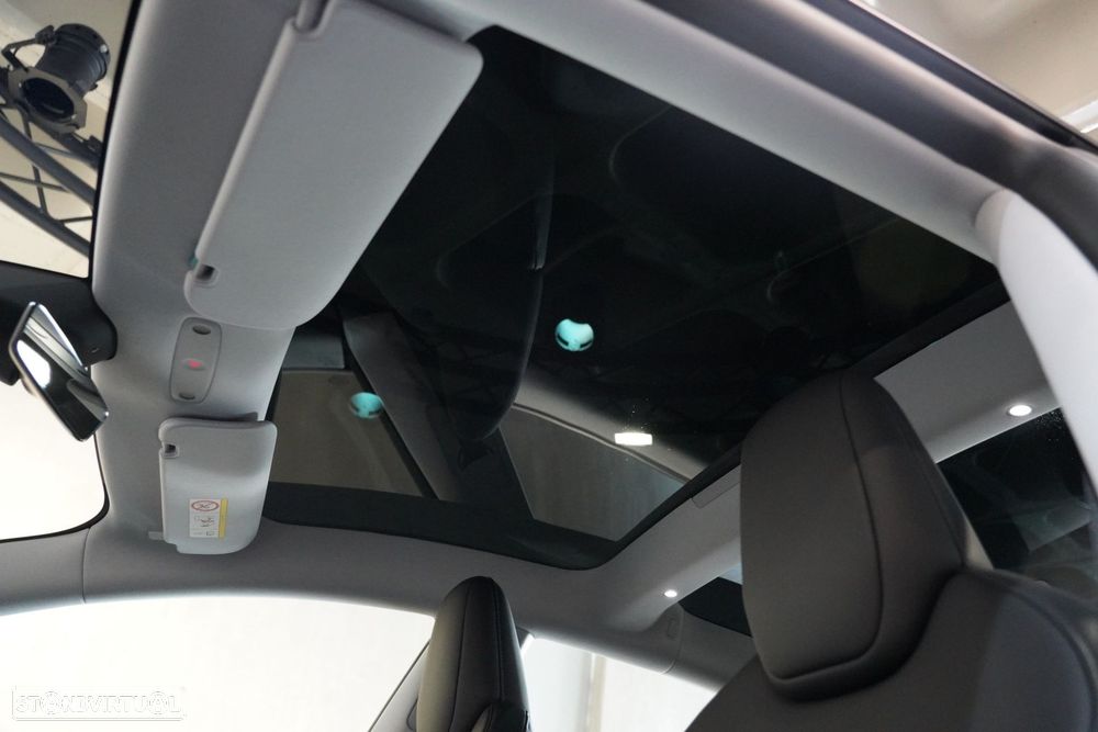 Tesla Model 3 - 24