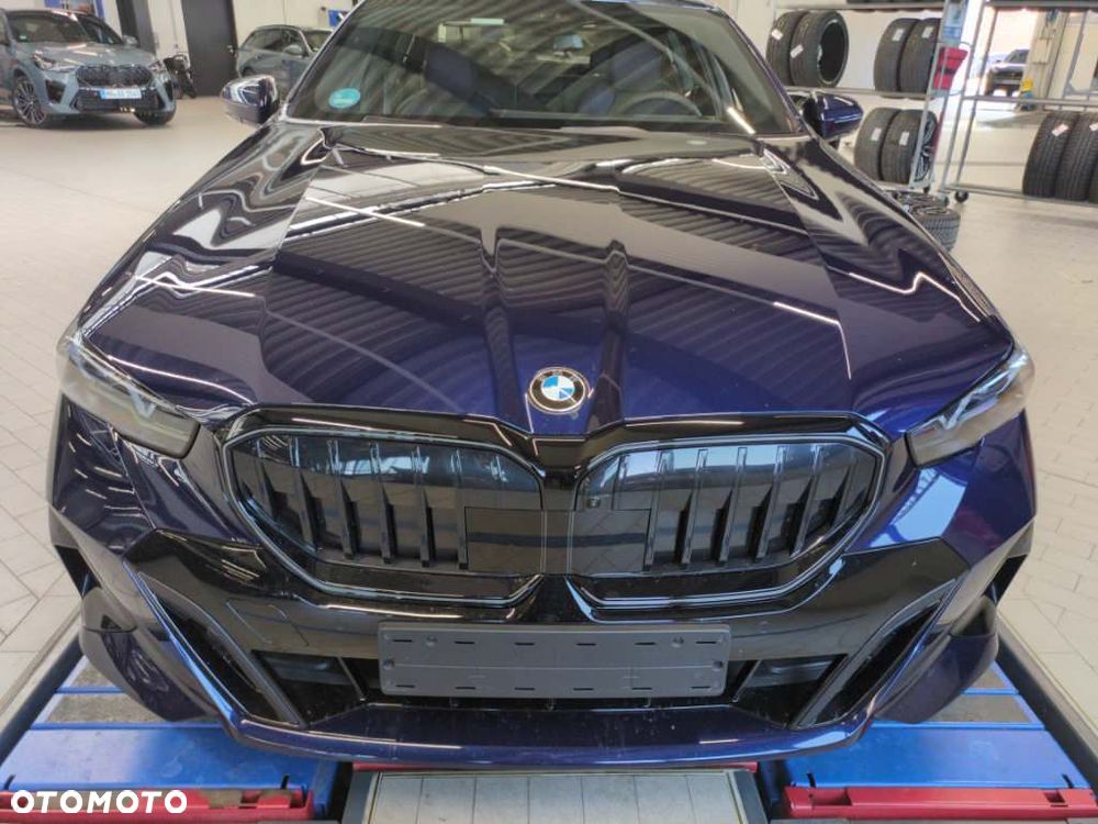 BMW Seria 5 540d xDrive mHEV M Sport - 4