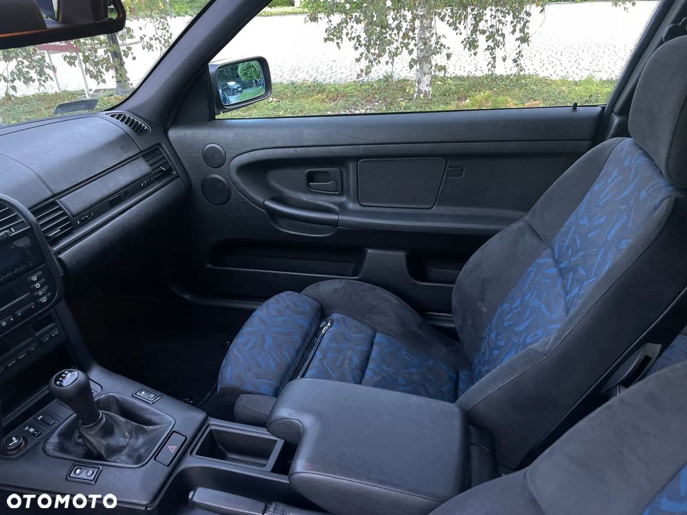 BMW Seria 3 323i - 12