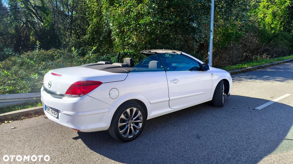Opel Astra 1.8 Edition 111 Jahre - 13