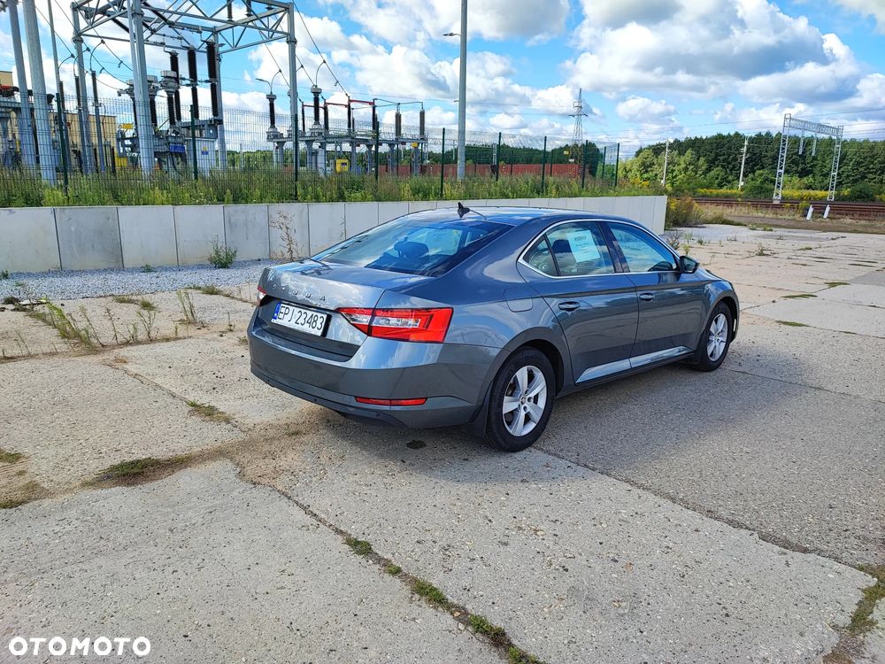 Skoda Superb 2.0 TDI SCR Ambition DSG - 11