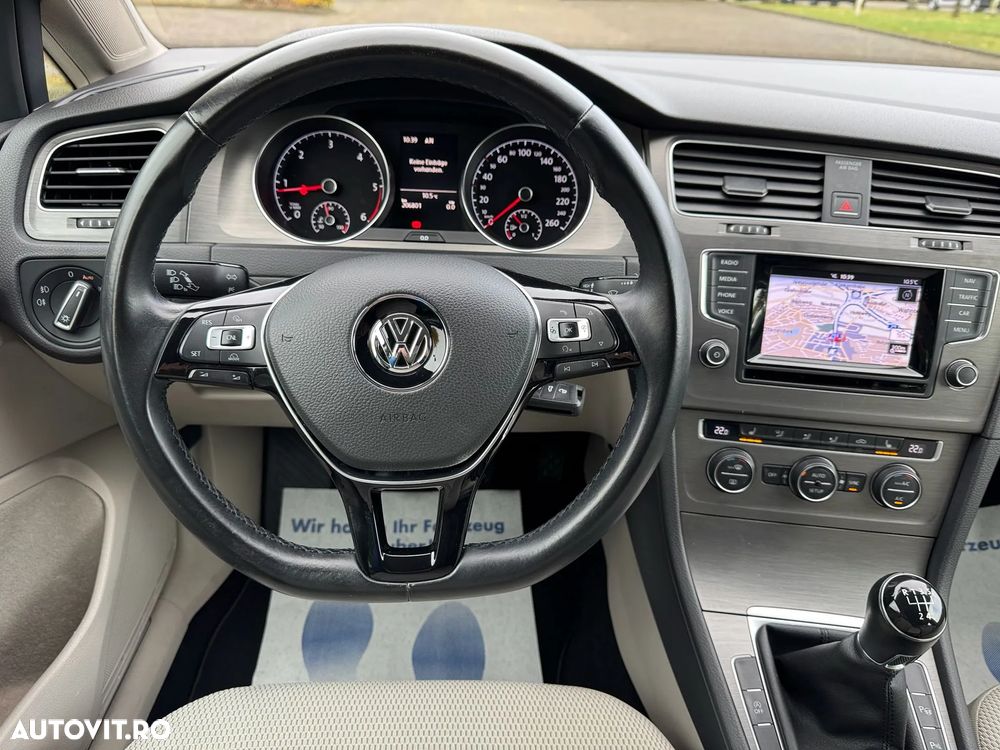 Volkswagen Golf 1.6 TDI DPF BlueMotion - 11