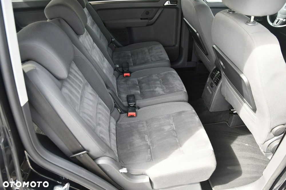 Volkswagen Touran - 18