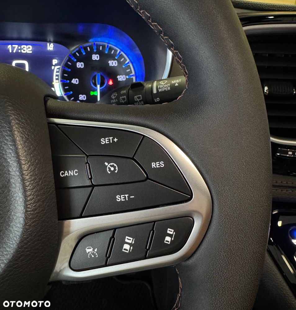 Chrysler Pacifica - 12