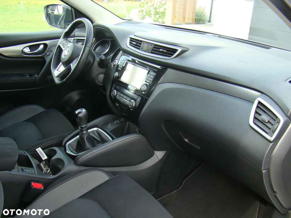 Nissan Qashqai 1.2 DIG-T N-Connecta EU6 - 34