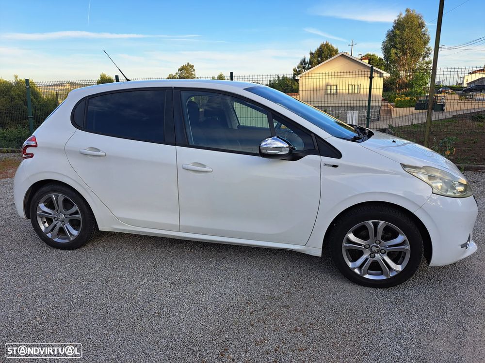 Peugeot 208 1.2 VTi SE Style - 1