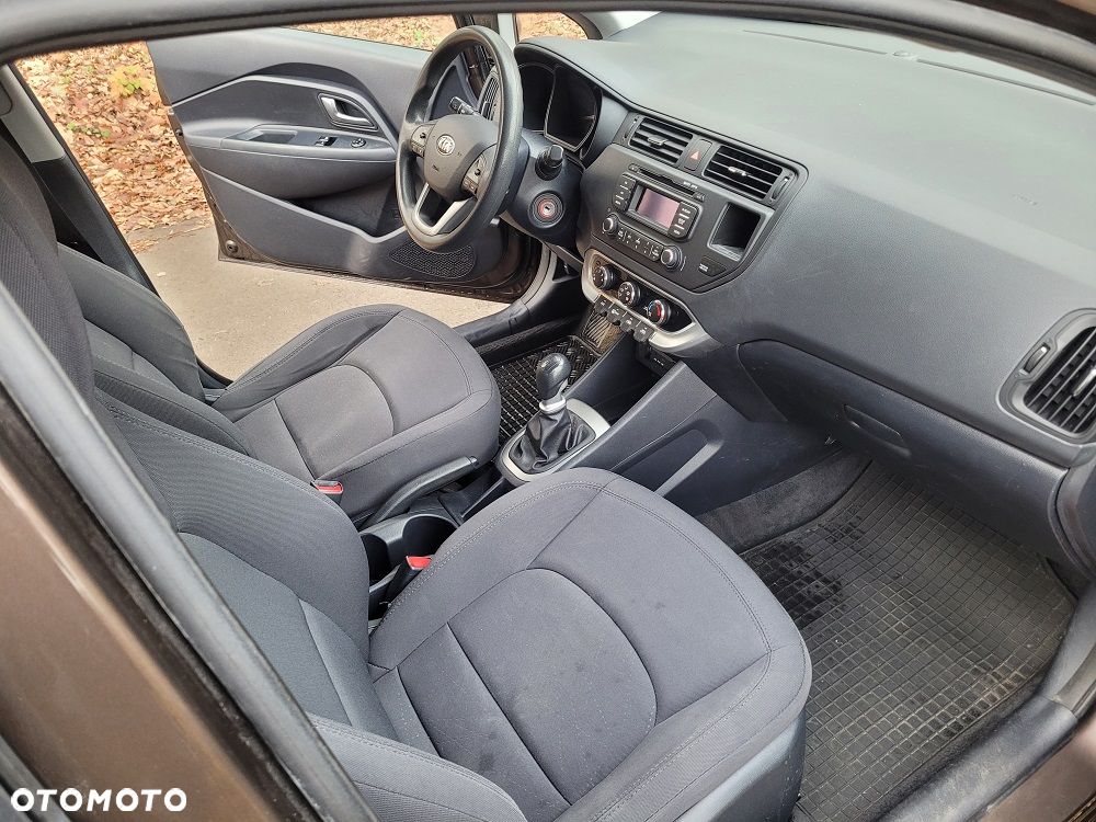 Kia Rio 1.4 M - 10