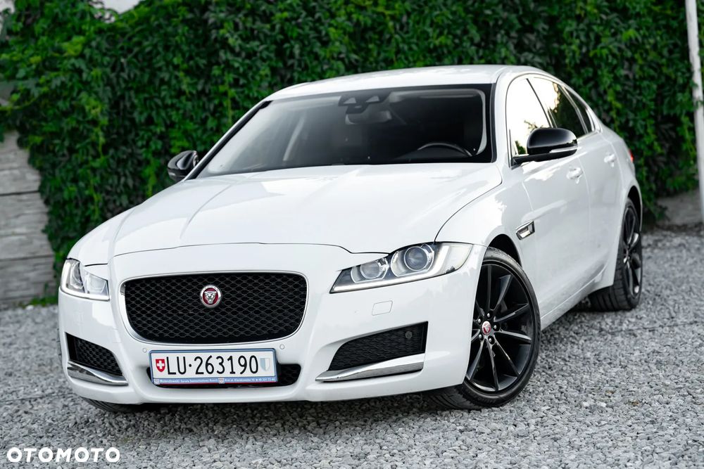 Jaguar XF 20d Prestige - 6