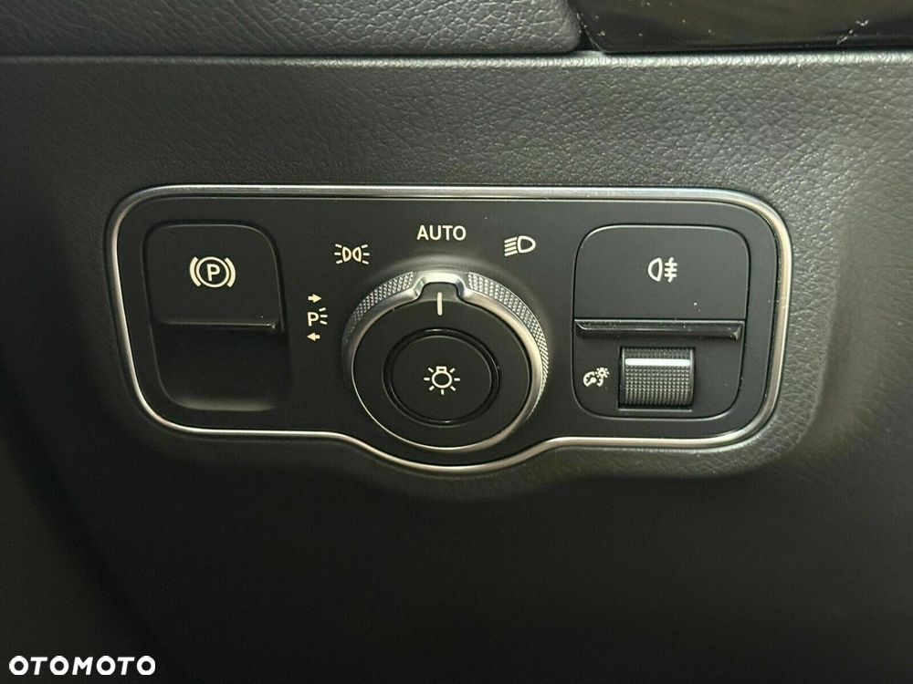 Mercedes-Benz GLA - 31