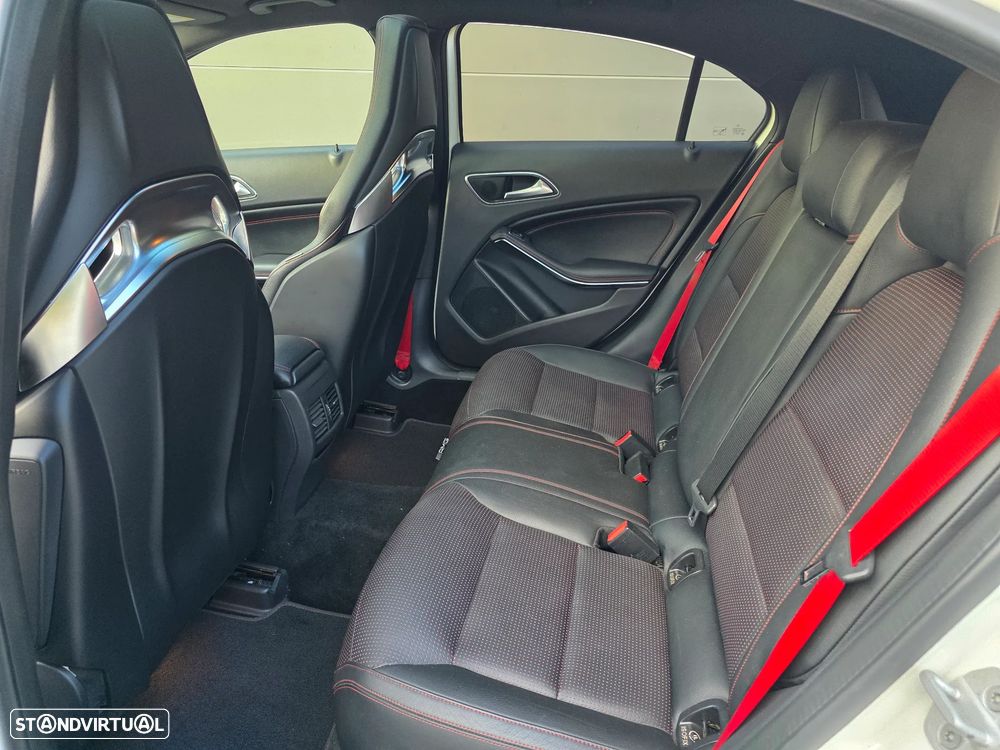 Mercedes-Benz A 45 AMG 4Matic Speedshift 7G-DCT - 32