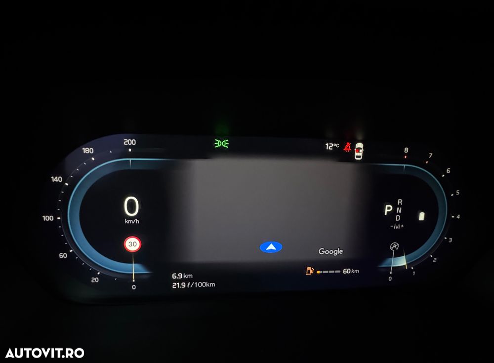 Volvo XC 40 B3 AT FWD MHEV Plus Dark - 16