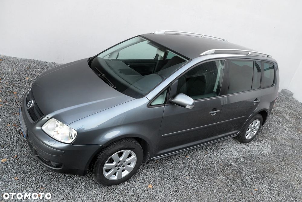 Volkswagen Touran 2.0 TDI Trendline DSG - 16