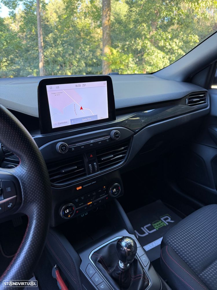 Ford Focus SW 1.0 EcoBoost Hybrid ST-LINE X — fotografia 14