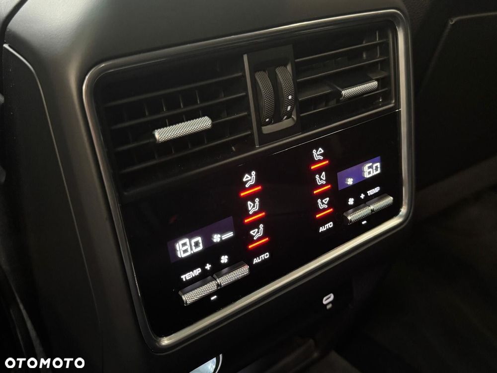 Porsche Cayenne - 32
