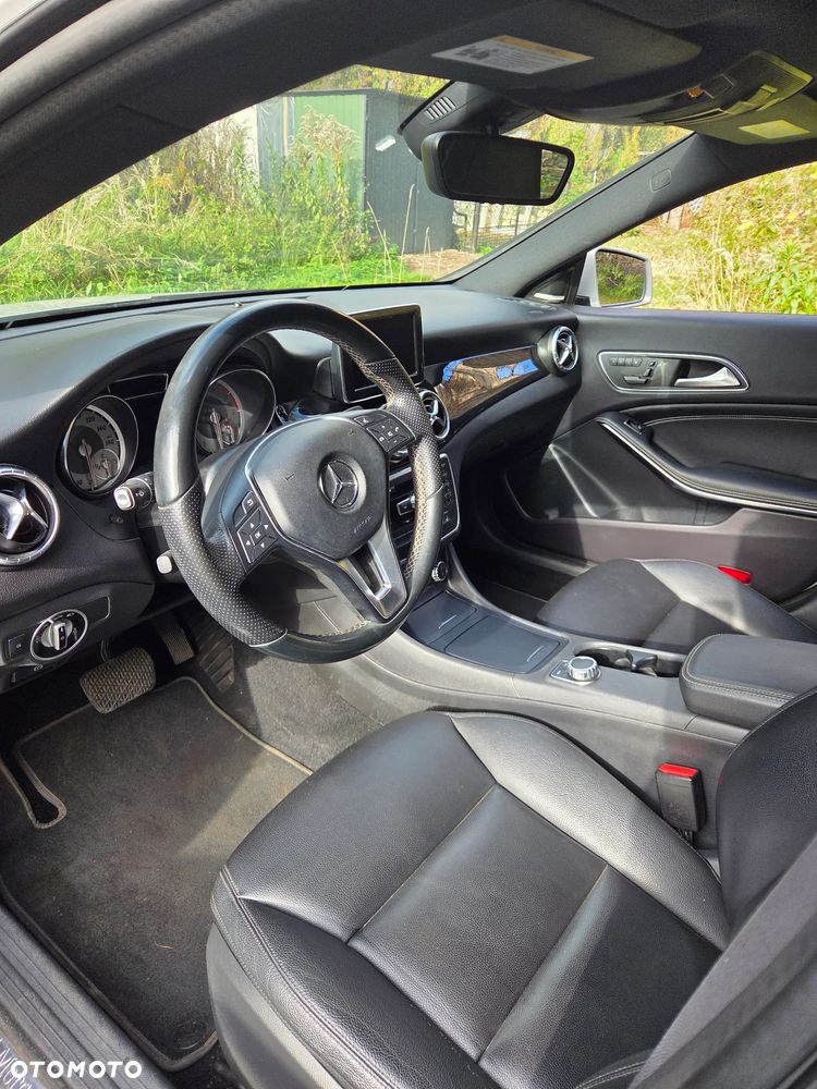 Mercedes-Benz CLA 250 4Matic 7G-DCT - 11
