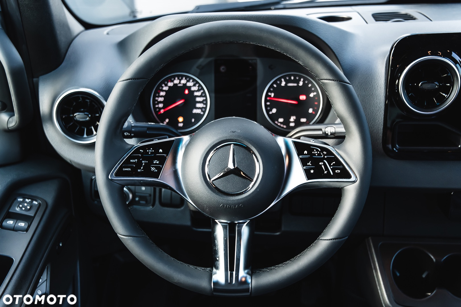 Mercedes-Benz Sprinter - 17