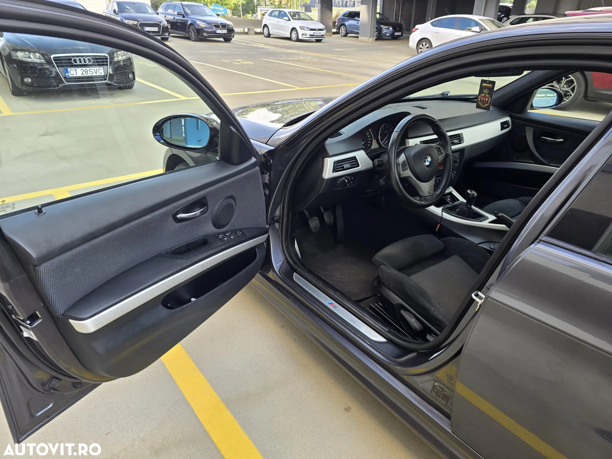 BMW Seria 3 318i Touring - 6