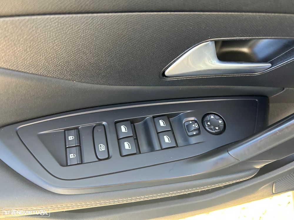 Peugeot 308 SW 1.6 Hybrid Allure Pack e-EAT8 - 12
