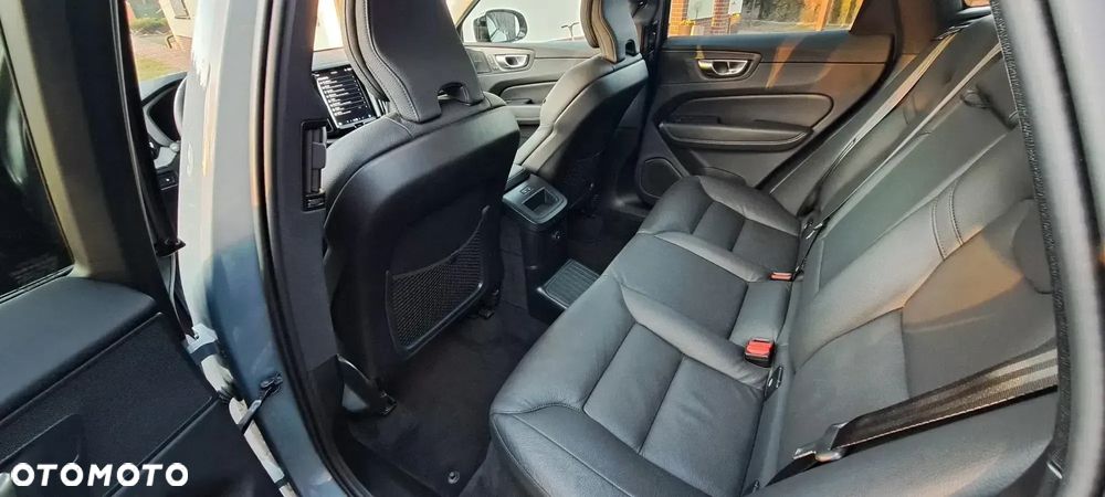 Volvo XC 60 T8 Plug-In Hybrid AWD Plus Black Edition - 12