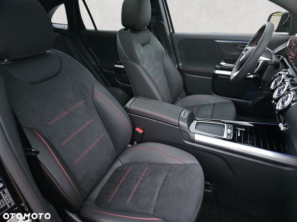 Mercedes-Benz GLA - 16