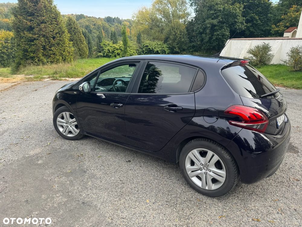 Peugeot 208 - 13