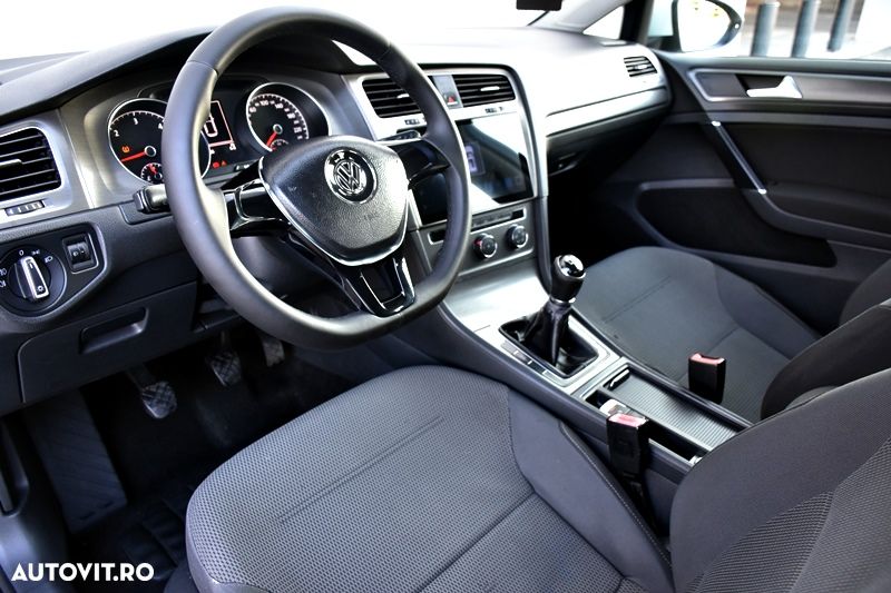 Volkswagen Golf 1.6 TDI DPF BlueMotion - 11