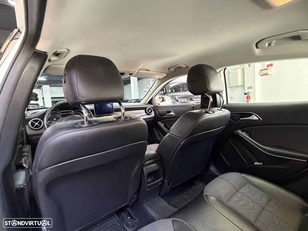 Mercedes-Benz GLA 180 (CDI) d 7G-DCT Urban - 12