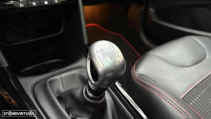 Peugeot 2008 1.2 PureTech GT Line - 12