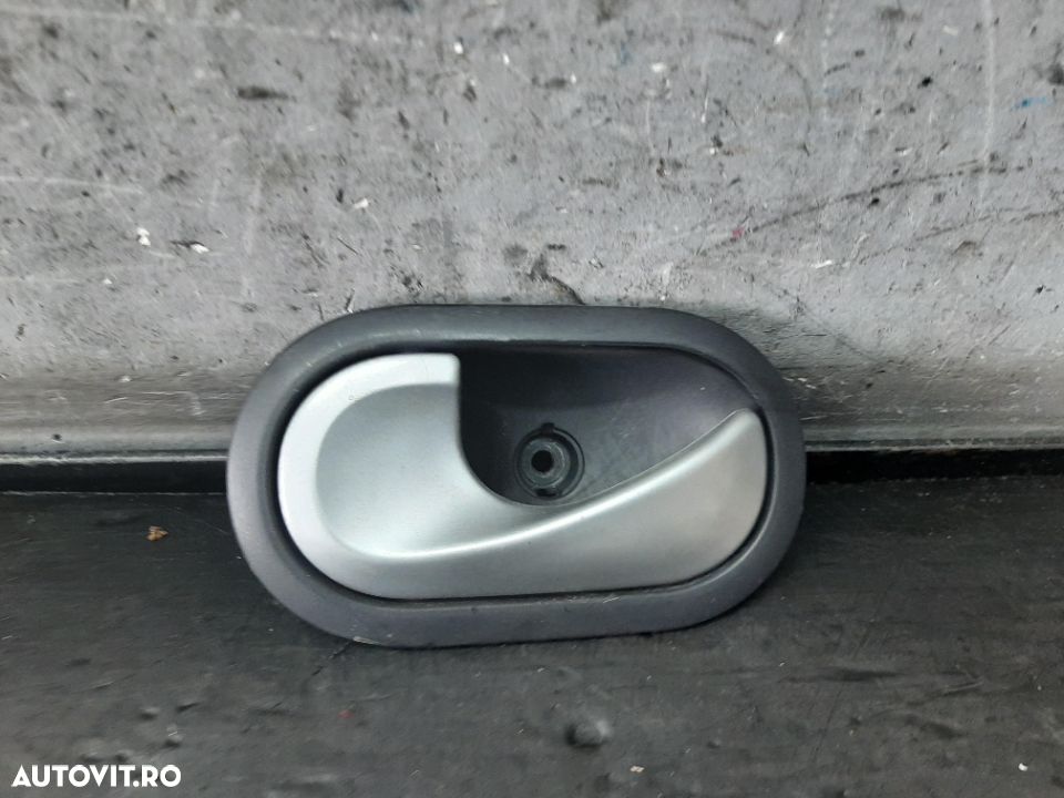 Maner interior stanga fata renault clio 3 br0 1 cr0 1 310579 - 1