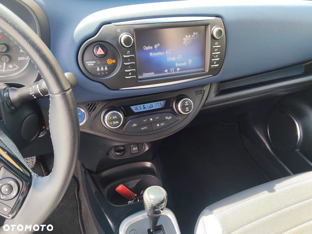 Toyota Yaris Hybrid 100 Premium - 20
