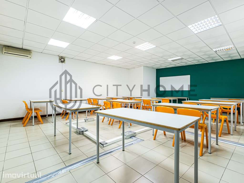 Espaço Multiusos em zona central em Albufeira - Grande imagem: 2/14