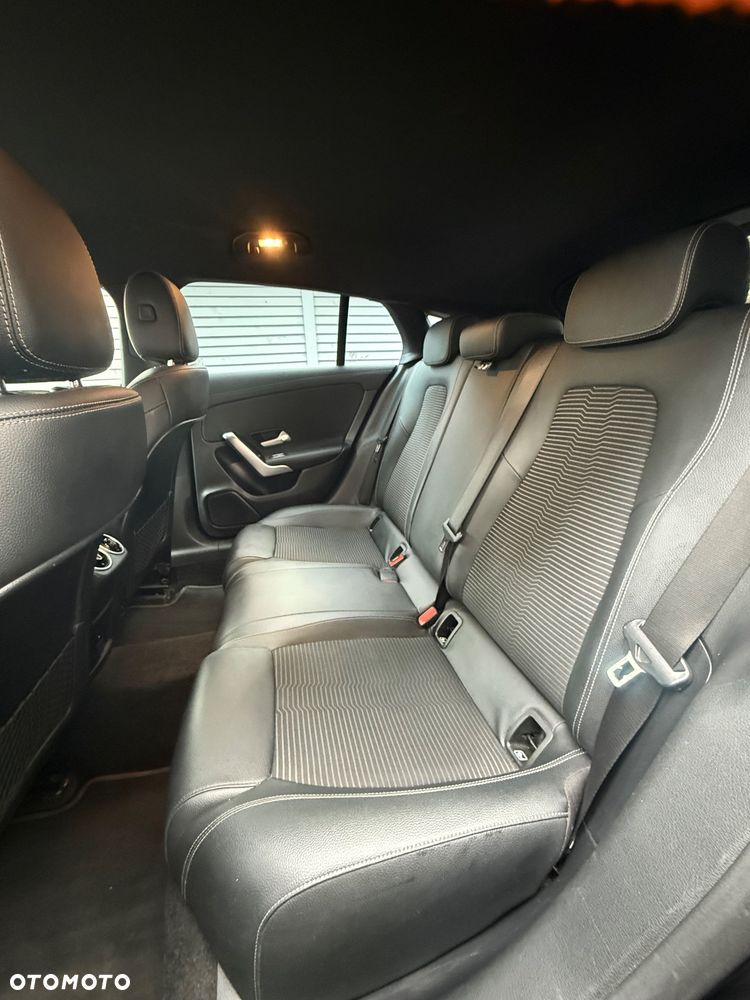 Mercedes-Benz CLA 180 7G-DCT Edition Progressive Line - 28