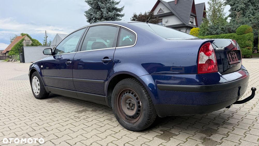 Volkswagen Passat 1.6 Comfortline Family - 27