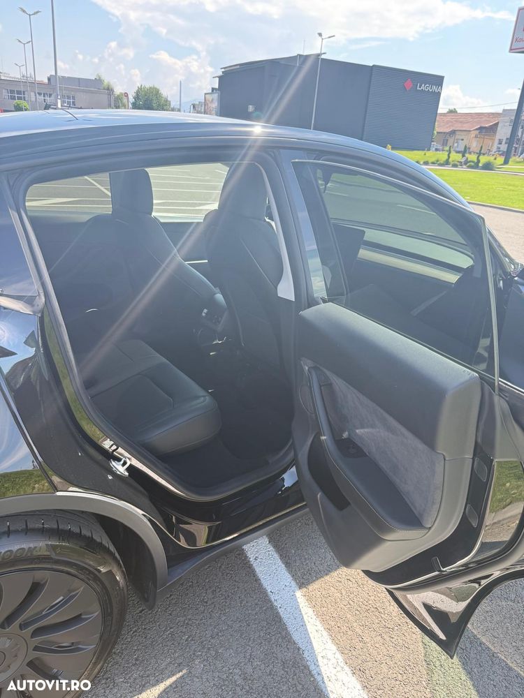 Tesla Model Y Long Range Dual Motor AWD - 23