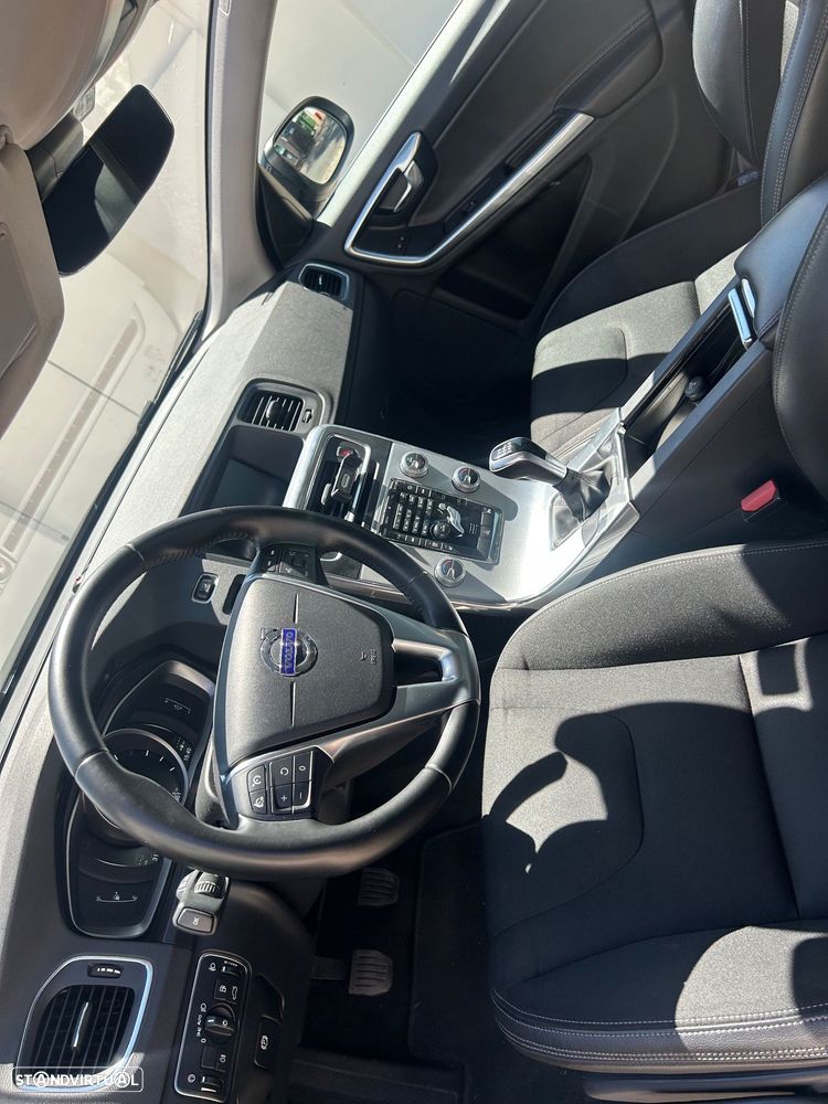 Volvo V60 2.0 D2 Momentum - 5