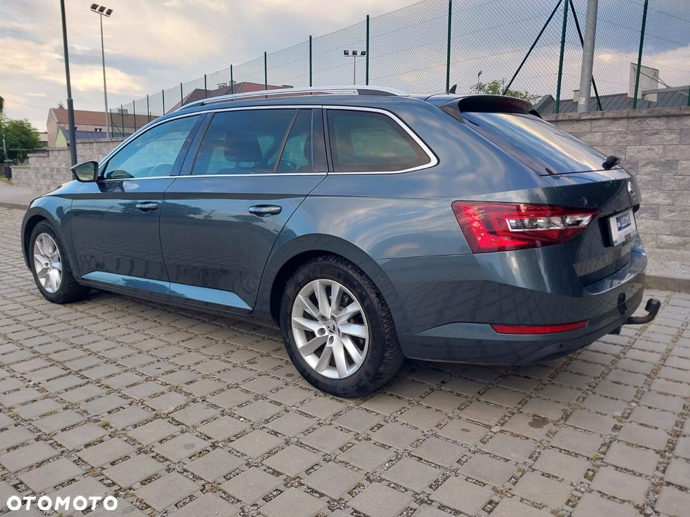 Skoda Superb 2.0 TDI DSG Ambition - 3
