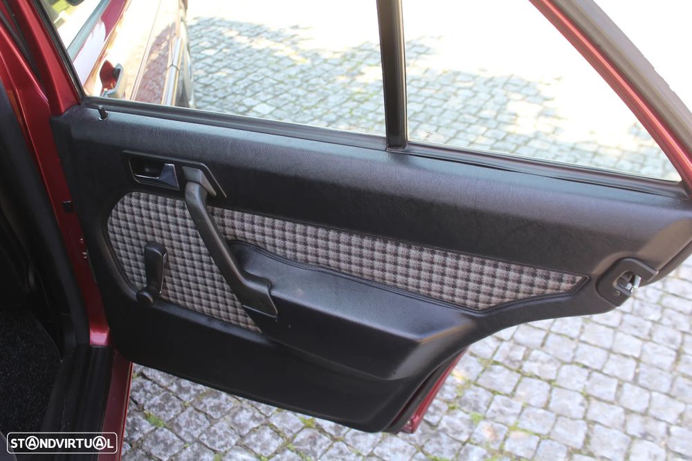 Mercedes-Benz W201 (1982-1993) 190 D 2.5 Turbo - 29