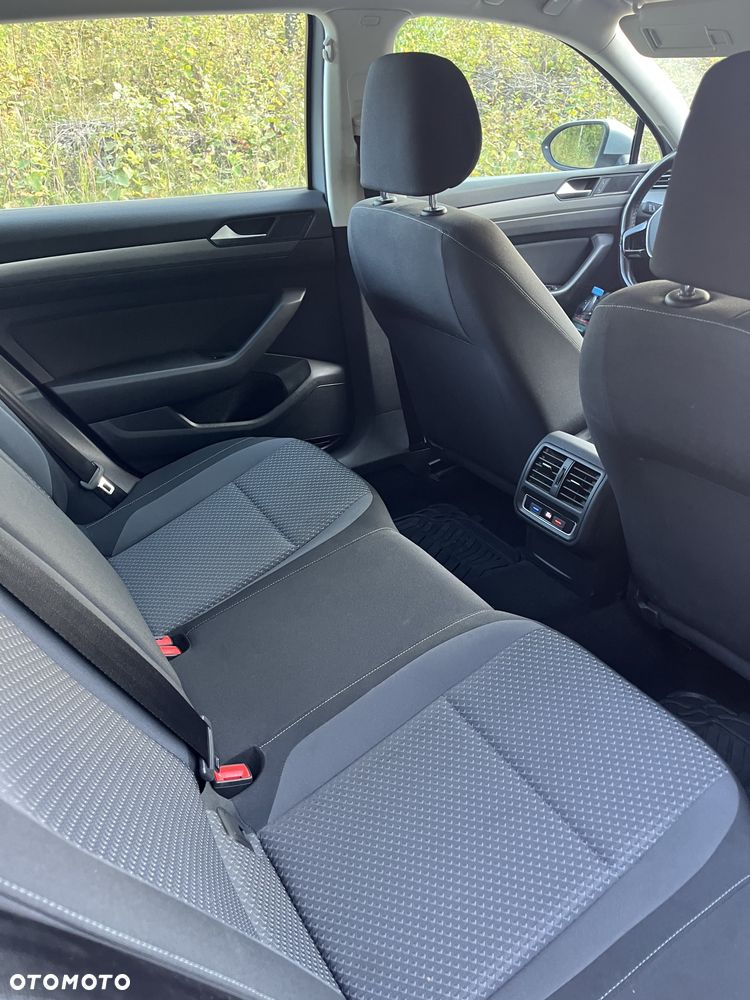 Volkswagen Passat - 12