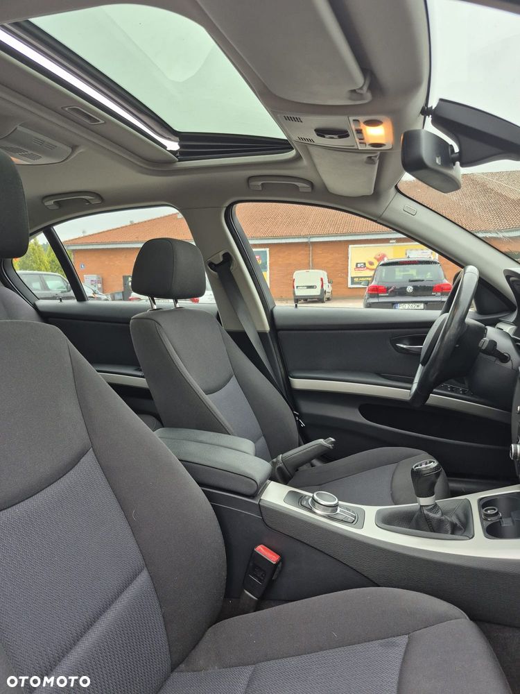BMW Seria 3 318i - 10