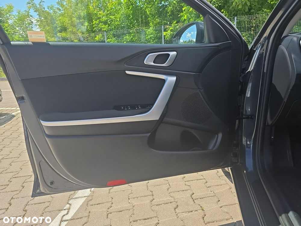 Kia Ceed - 10