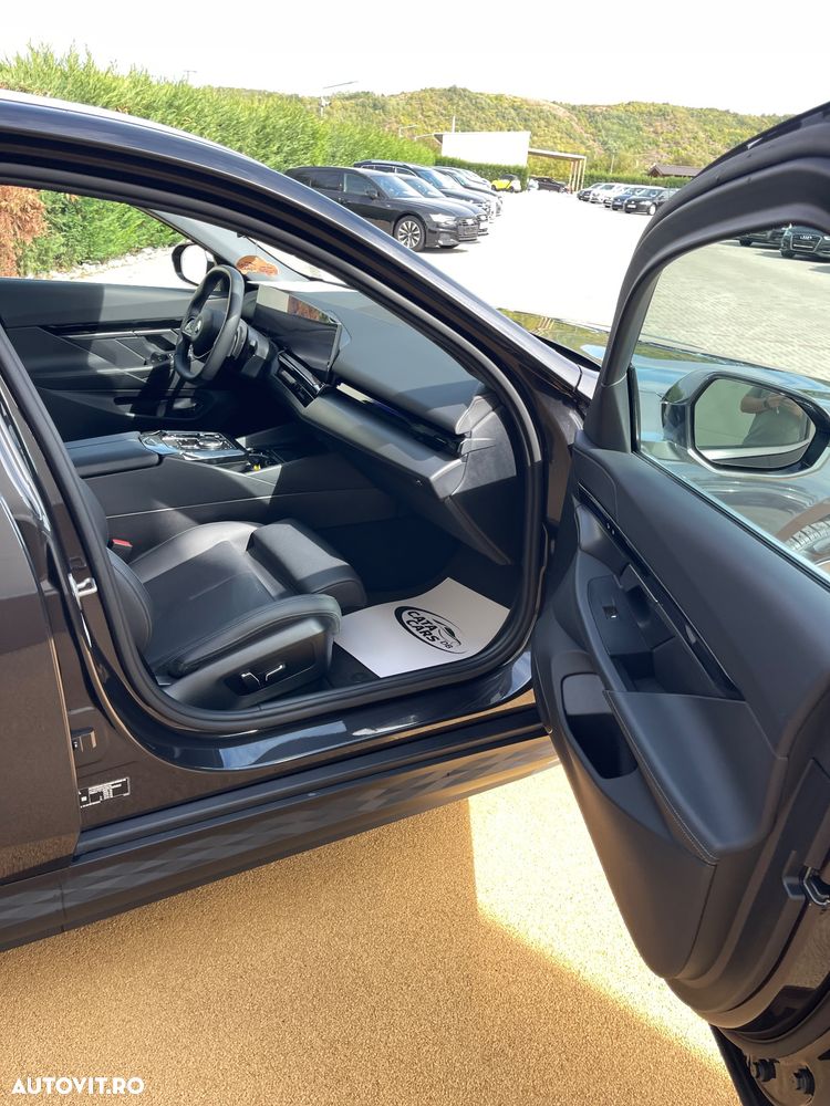 BMW Seria 5 530e Aut. - 19