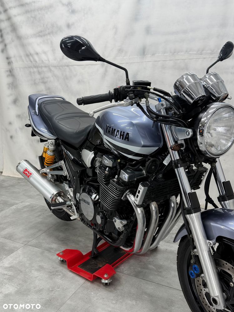 Yamaha XJR - 17